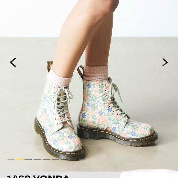 Dr. Martens W7 - Picture 6 of 9